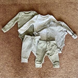 Baby Gap Outfit Set in Gray and White